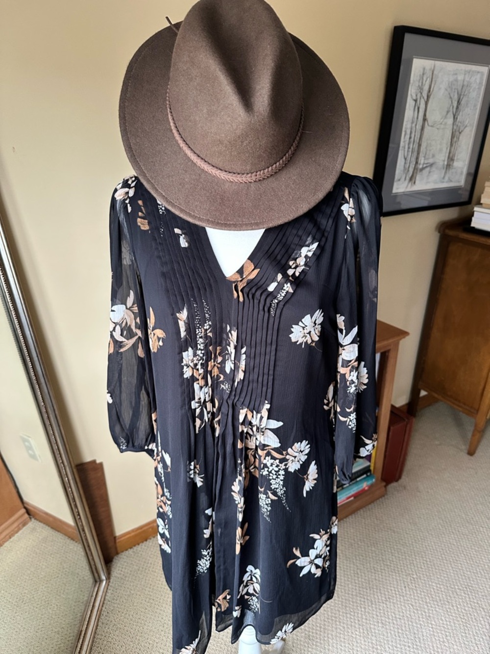 Calvin Klein Black Floral Pintuck V-Neck Dress Size 8 Sheer Long Sleeve Chiffon